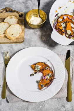 Gorgonzola ile Fırında kabak.