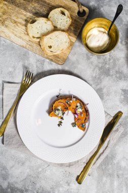 Gorgonzola ile Fırında kabak.