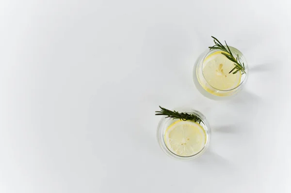 Glasse of pure water with lemon, rosemary. — Stock Photo, Image