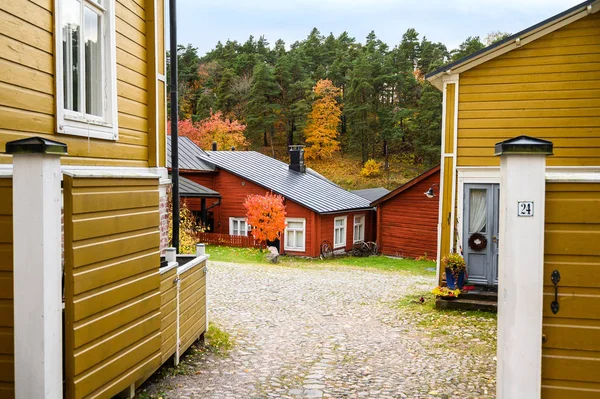 10.10.2019 Porvoo, Finlande. Paysage d'automne, maison de campagne en c — Photo