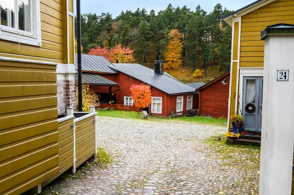 10.10.2019 Porvoo, Finlândia. Paisagem de outono, casa de campo em c — Fotografia de Stock
