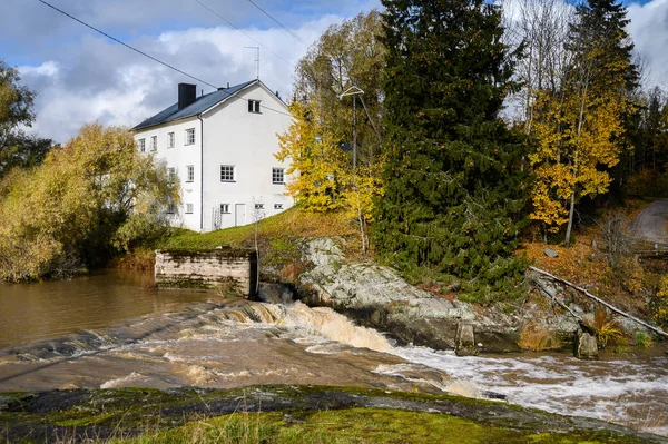 River in the forest with rapids. Autumn. Suburb Of Helsinki, Fin — Stock Photo, Image