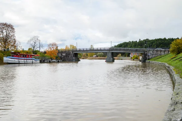 Granite embankment, wooden bridge over the river. Historic centr — Stock Photo, Image