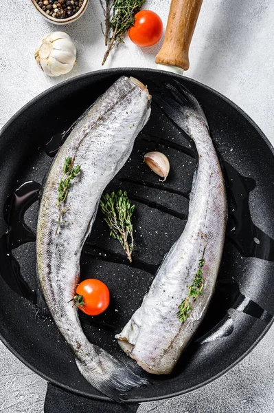 Ganze Fische Seelachs Einer Pfanne Rohe Meeresfrüchte Weißer Hintergrund Ansicht — Stockfoto