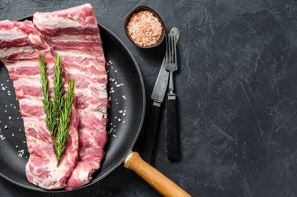 Rack Van Ongekookte Rauwe Varkensvlees Spareribs Gekruid Met Specerijen Een — Stockfoto