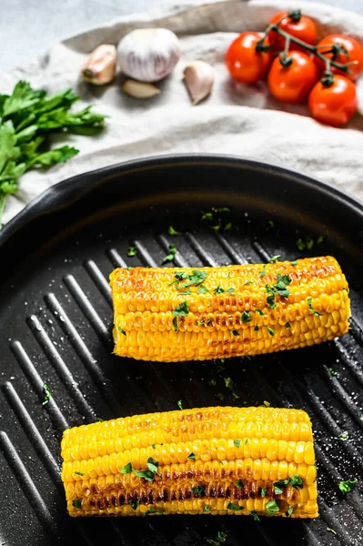 Organic Grilled Corn Frying Pan Organic Farm Vegetables Gray Background — Stock Photo, Image