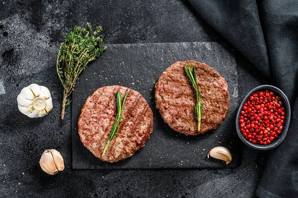 Hambúrgueres Carne Grelhada Costeleta Carne Fundo Preto Vista Superior — Fotografia de Stock