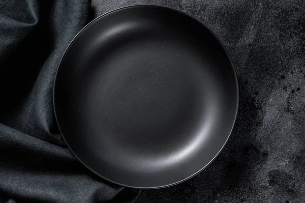 Assiette Noire Une Serviette Sur Fond Noir Texturé Vue Dessus — Photo