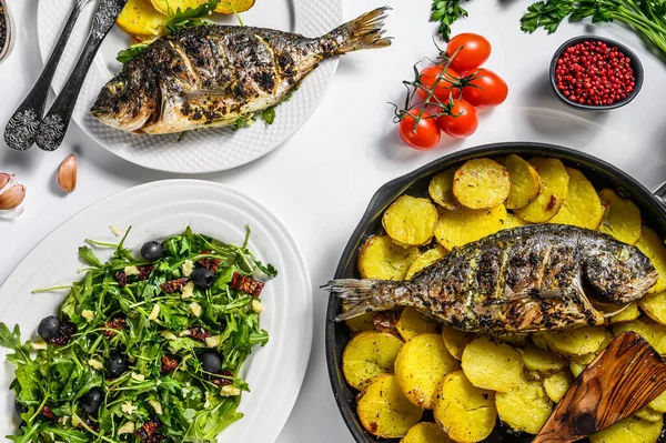 Homemade Dinner Baked Dorado Fish Arugula Salad Tomatoes Baked Potatoes — Stock Photo, Image