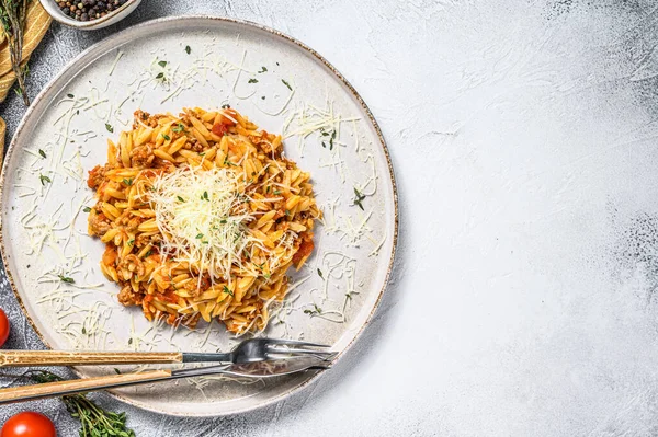 Massa Orzo Risone Com Molho Bolonhês Carne Moída Prato Fundo — Fotografia de Stock