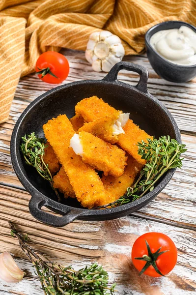 Forno Assado Crumbed Fish Sticks Made White Fish Fundo Branco — Fotografia de Stock