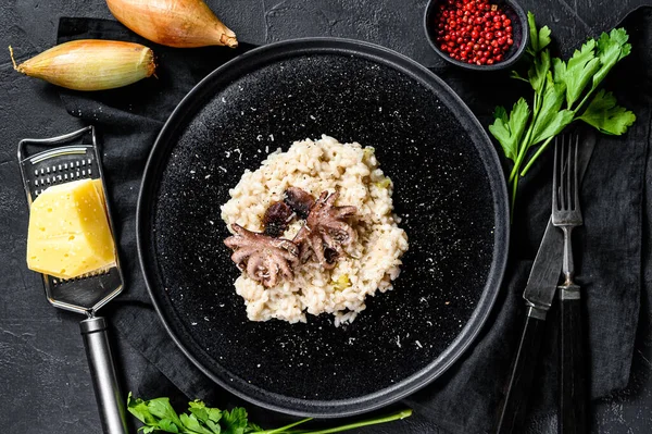 Fundo Com Risotto Caseiro Polvo Cogumelos Salsa Chalotas Parmesão Especiarias — Fotografia de Stock