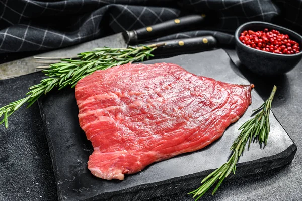 Flacheisernes Steak Roh Marmor Rindfleisch Black Angus Schwarzer Hintergrund Ansicht — Stockfoto