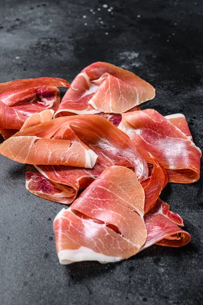 Prosciutto Crudo Olasz Szalámi Parma Sonka Pasztóellenes Tányér Fekete Háttér — Stock Fotó