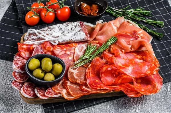 Piatto Carne Stagionata Tapas Tradizionali Spagnole Chorizo Jamon Serrano Lomo — Foto Stock