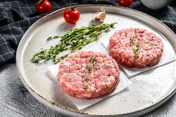 Rohe Hähnchenschnitzel Hackfleischpatty Bio Hackfleisch Weißer Hintergrund Ansicht Von Oben — Stockfoto