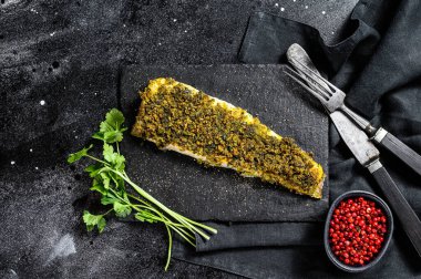 Pişmiş morina filetosu. Organik balık. Siyah arka plan. Üst görünüm