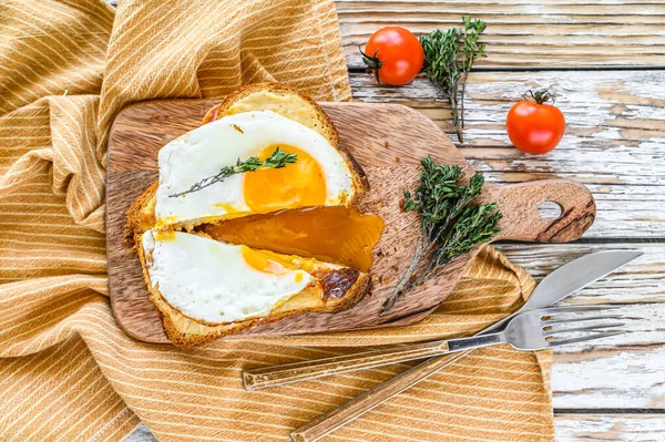 Tostadas Francesas Croque Madame Con Queso Jamón Fondo Blanco Vista —  Fotos de Stock