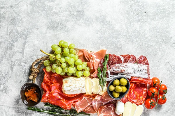 Antipasto Italiano Tagliere Legno Con Prosciutto Prosciutto Parma Formaggio Capra — Foto Stock