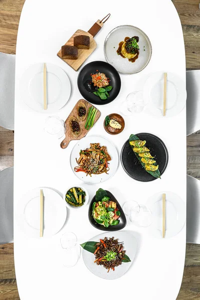 Comida Asiática Servida Sobre Mesa Blanca Set Cocina China Vietnamita — Foto de Stock