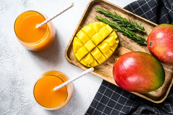 Succo Mango Rinfrescante Bicchiere Sfondo Grigio Vista Dall Alto — Foto Stock