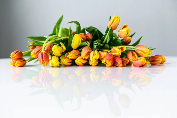 Schöne Grußkarte Mit Tulpen Für Muttertag Hochzeit Oder Glückliches Ereignis — Stockfoto