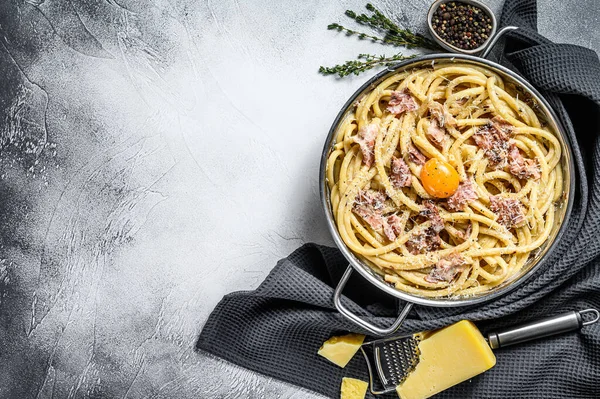 Prato Italiano Tradicional Espaguete Carbonara Com Bacon Molho Creme Uma — Fotografia de Stock