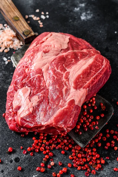 Friss Nyers Marhahúsos Márvány Steak Chuck Szemforgatás Egy Bárddal Fekete — Stock Fotó