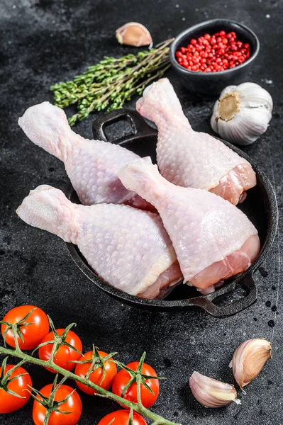 Raw Chicken Drumsticks Legs Herbs Spices Pan Organic Poultry Meat — Stock Photo, Image