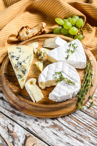 Cheese Plate Camembert Brie Blue Cheese Grapes White Wooden Background — Stock Photo, Image