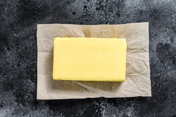 Manteiga Sobre Papel Artesanal Laticínios Fundo Preto Vista Superior — Fotografia de Stock