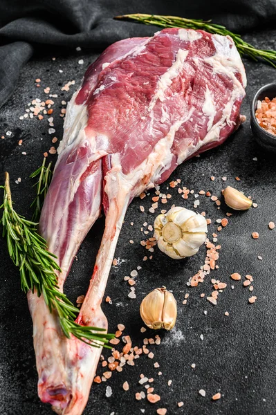 Gamba Agnello Intera Carne Cruda Biologica Fondo Nero Vista Dall — Foto Stock