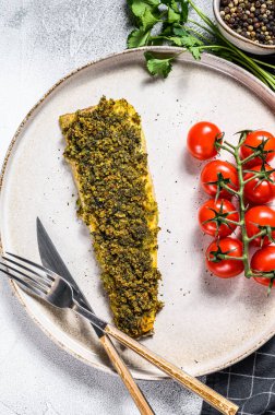 Pişmiş balık fileto. Organik deniz ürünleri. Beyaz arka plan. Üst görünüm.