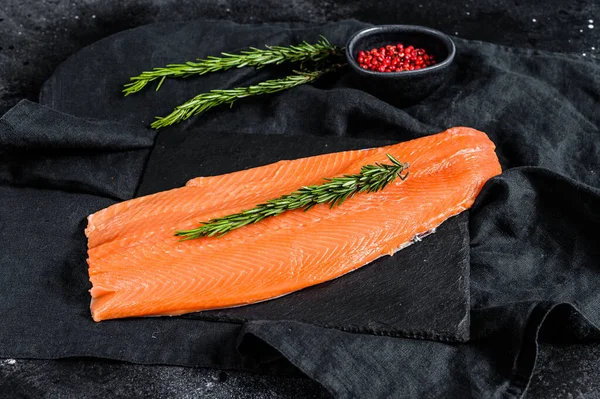 Roh Lachsfilet Mit Rosmarin Und Rosa Pfeffer Bio Fisch Schwarzer — Stockfoto