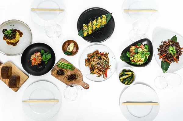 Aziatisch Eten Geserveerd Witte Tafel Chinese Vietnamese Keuken Set Grijze — Stockfoto