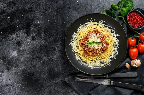 Massa Espaguete Bolonhesa Com Tomate Carne Picada Queijo Parmesão Manjericão — Fotografia de Stock