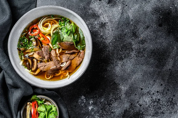 Traditionele Vietnamese Soep Pho Met Kruiden Vlees Rijst Noedels Bouillon — Stockfoto