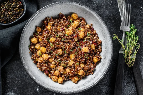 Salada Quinoa Com Grão Bico Tomilho Super Comida Fundo Preto — Fotografia de Stock