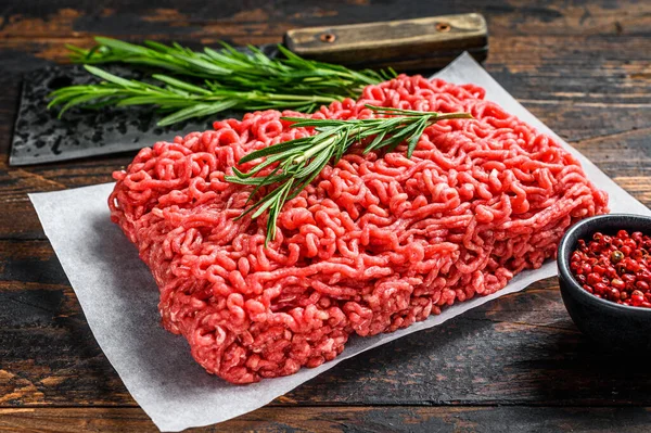 Daging Sapi Mentah Daging Cincang Atas Kertas Daging Latar Belakang — Stok Foto