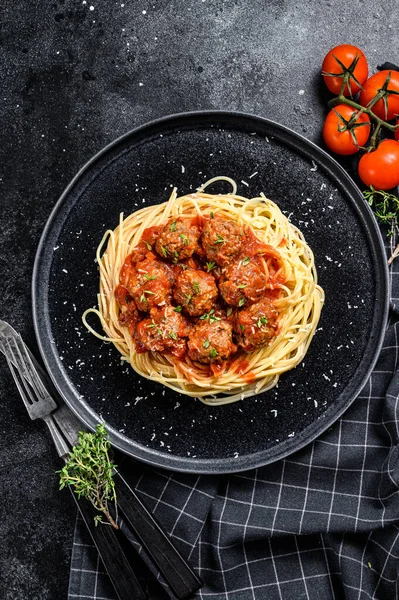 Massa Esparguete Com Almôndegas Molho Tomate Cozinha Italiana Fundo Preto — Fotografia de Stock