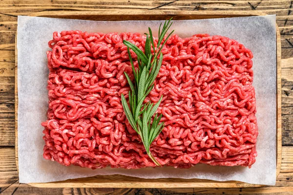 Carne Fresca Cruda Macinata Carne Macinata Carta Macellaio Sfondo Legno — Foto Stock