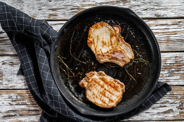 Chuletas Cerdo Asadas Una Sartén Filete Ecológico Carne Fondo Blanco —  Fotos de Stock