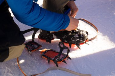 Kış maceraları. Kramponlar. Karpatlar. Ukrayna.