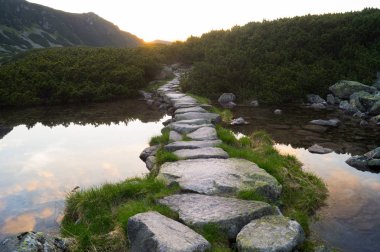Zielony Staw Gasienicowy. Tatransky narodny parkı. Vysoke Tatry. Polonya.