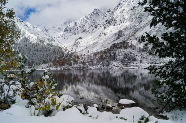 Popradske Pleso. Tatransky narodny parkı. Vysoke Tatry. Slovakya.