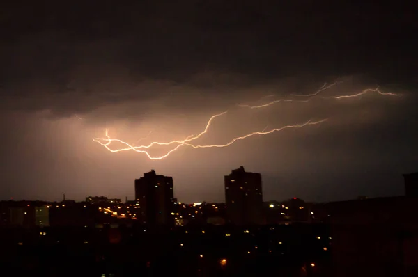 Lightning Flashes Night City Discharge Electricity Night Sky — Stock Photo, Image