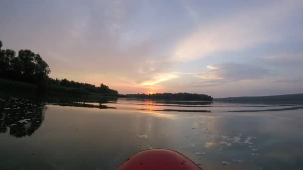 Rodd Sup Bräda Sup Ombord Bakgrunden Solen Soluppgång Man Rodd — Stockvideo