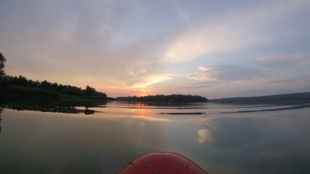 Remar Numa Prancha Sup Sup Bordo Fundo Sol Nascer Sol — Vídeo de Stock