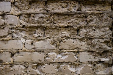 Eski beyaz tuğla. Tuğla. Eski tuğla işi. Duvar beyaz tuğladan yapılmıştır. Mimari doku. Silikat tuğla. Duvardaki kir.