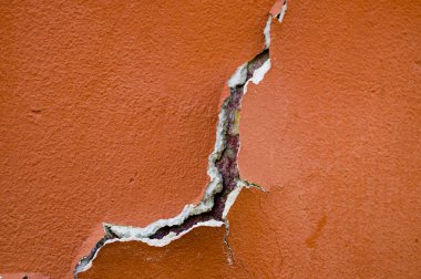 Yok edilmiş alçı. Bağlı sıva. Eski alçı ve macun. Yıkık bina. Yıkım. Durgun -luk.